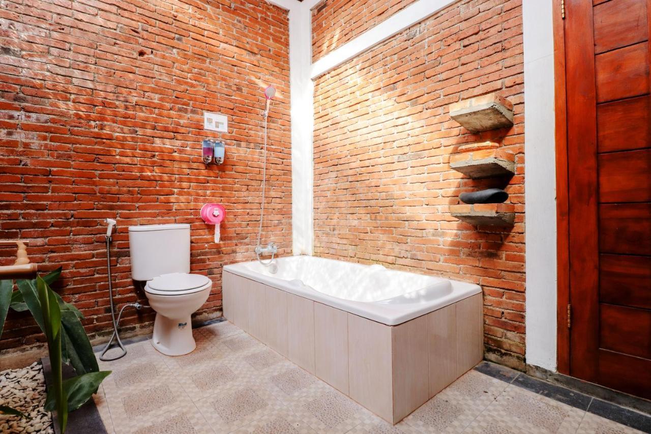 Omah Teras Bata Guesthouse ジョグジャカルタ エクステリア 写真