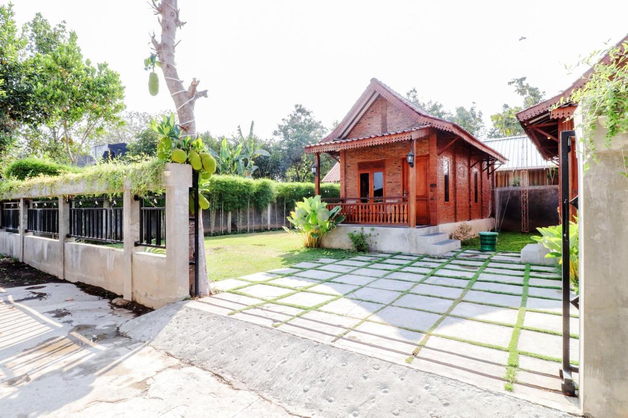 Omah Teras Bata Guesthouse ジョグジャカルタ エクステリア 写真