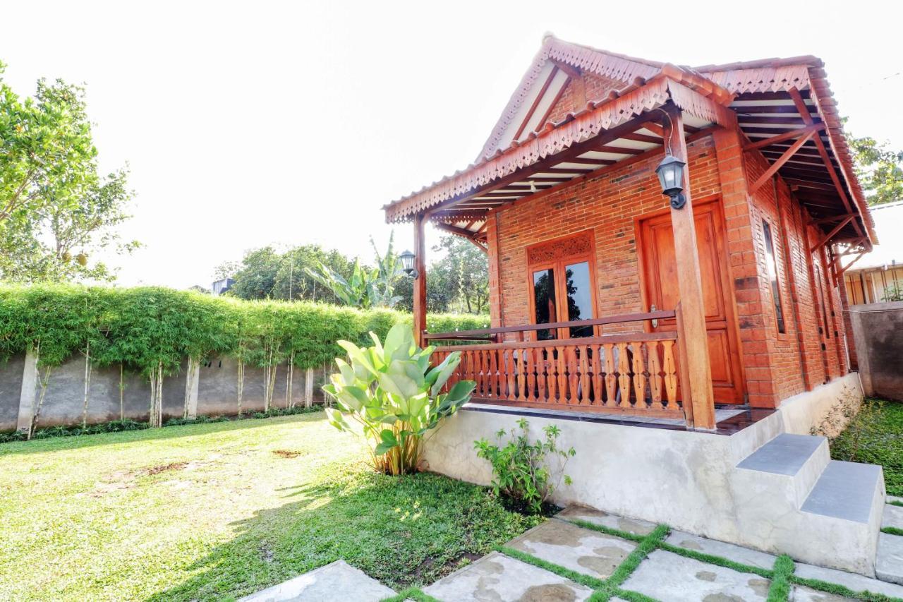 Omah Teras Bata Guesthouse ジョグジャカルタ エクステリア 写真